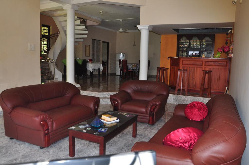 Sugandi Inn Kochchikade Екстериор снимка