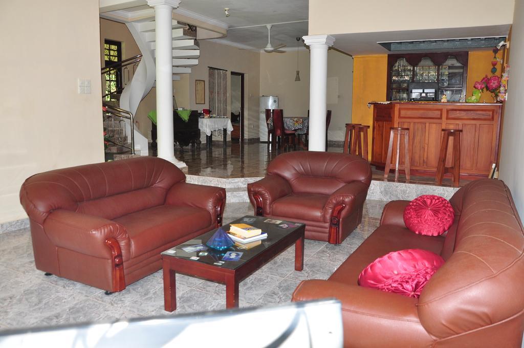 Sugandi Inn Kochchikade Екстериор снимка